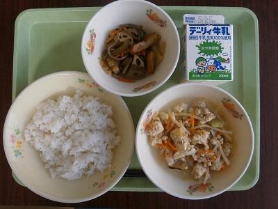 右前が炒り豆腐です。