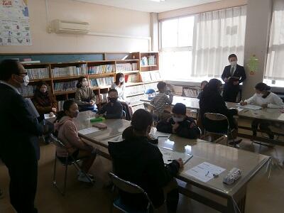 どうすればよいかを話し合っているところです。