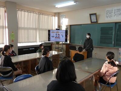 プレゼンを使っての集会の様子です。