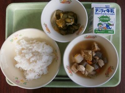 一見おでんに見えますがぶり大根です。 一見おでんに見えますがぶり大根です。