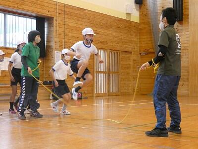 連続で跳んでいます。 連続で跳んでいます。