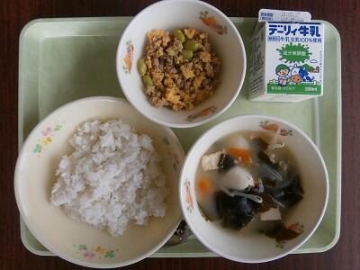 三色そぼろはご飯にかけて^^ 三色そぼろはご飯にかけて^^