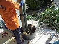 砂を入れて固定していきます