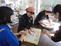 もちを丸めます