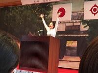 ディズニーランドのダンサーになることです