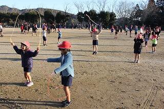 縄跳び運動