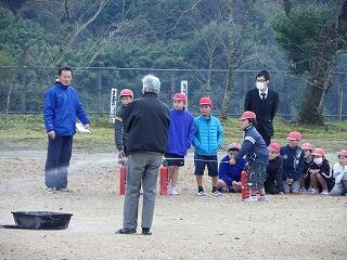 児童の消火訓練の様子