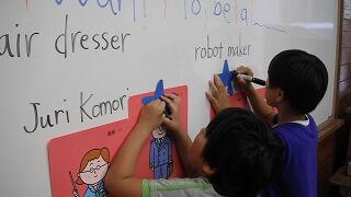 七夕飾り作成のようす 七夕飾り作成のようす