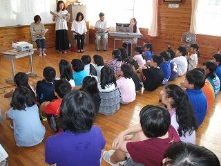 読み聞かせのようす