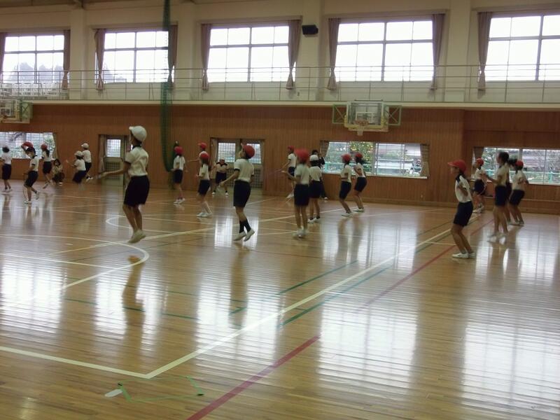 個人跳び　なわとび集会