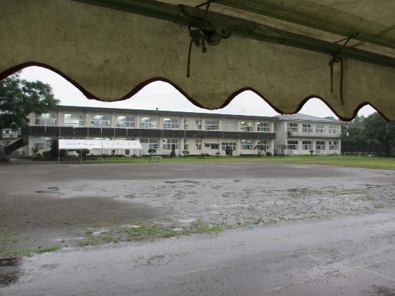 雨のグラウンド