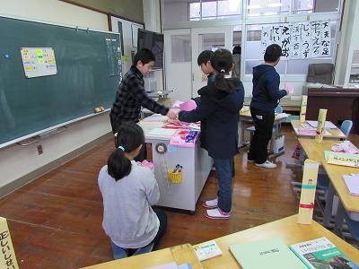 卒業式花づくり02 卒業式花づくり02