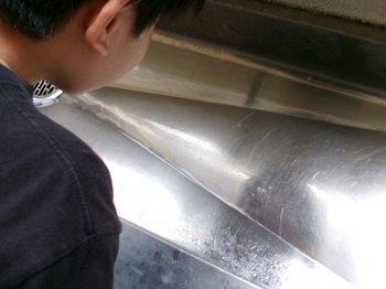 ぴかぴかで顔がうつりますよ