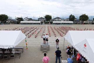 閉会式の両団長の挨拶の様子