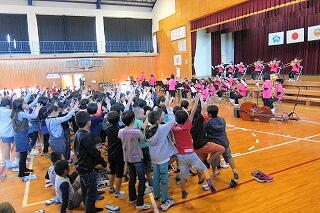 吹奏楽部の演奏の様子