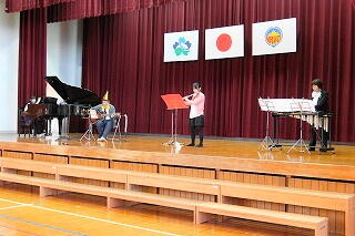 全校合唱の伴奏者