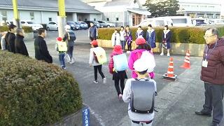 あいさつ運動の様子