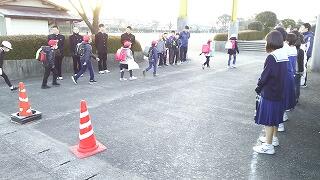 あいさつ運動の様子 あいさつ運動の様子