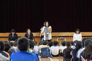 読み聞かせの様子