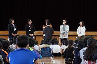 感謝の言葉を伝える様子