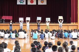 紹介している様子