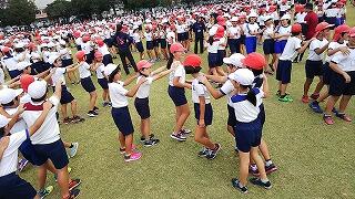 ジェンカを楽しんでいる様子