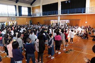 全校合唱の様子