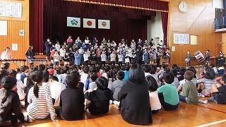 ４年生の音楽発表の様子