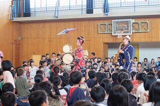 チンドン公演の様子