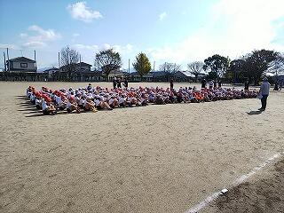 開会行事の様子　２・４・６年