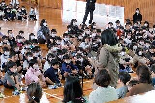 読み聞かせの様子