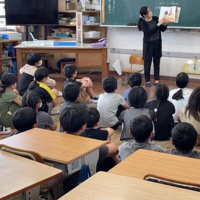 本の世界に入り込みます