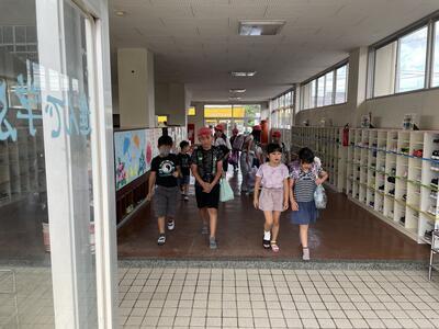 静かに避難しています