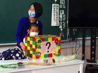 手ざわりは…ツルツルです。