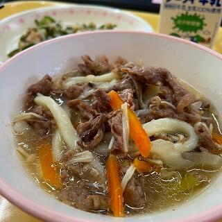 麺が見えないくらいの牛肉です