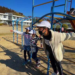 オニがあそこにいるよ