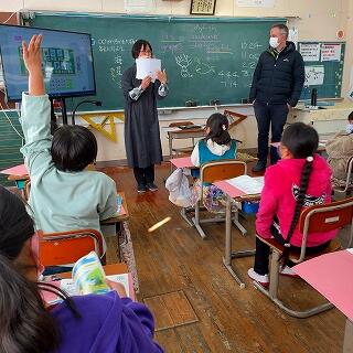 ここに隠れている動物は何かな？