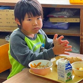 手についた粉もおいしそうですけど