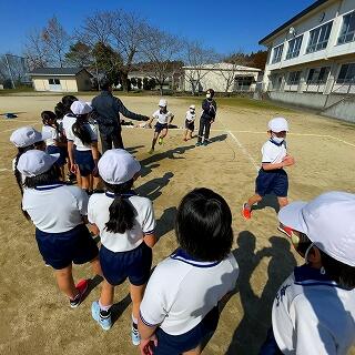 並んでいる間も気を抜きません