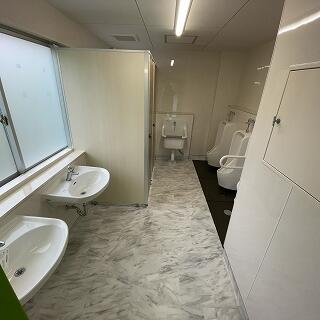 男子トイレの中です