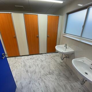 女子トイレの中です