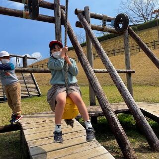 落ちないようにしっかりつかまって！