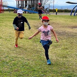 あと少しでつかまる―！