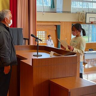 目録の出し入れ。手が震えます