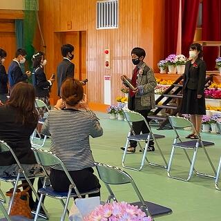 いよいよ退場です。