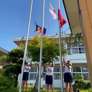 国旗、町旗、校章旗の掲揚