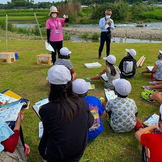 講師の先生のお話をよく聞きます。