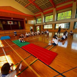 友達の発表からも学びます