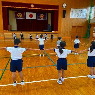 みんなの踊りに夢中です