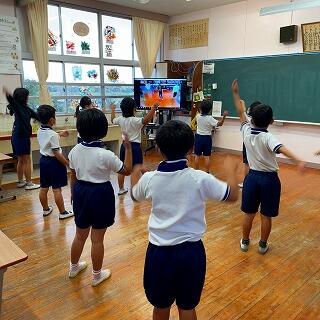 よく見てまねしよう